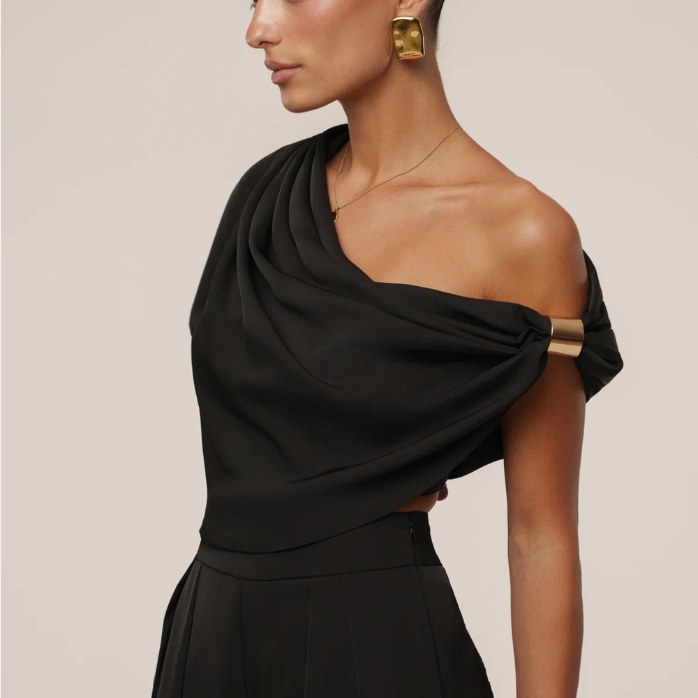 JLUXLABEL BLACK GLEAM AND GLOW SATIN TOP SIZE M